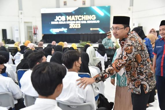 Gus Muhdlor Beberkan Trik untuk Tekan Pengangguran Lulusan SMK di Sidoarjo - JPNN.COM