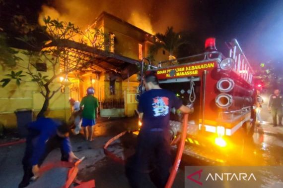 Kebakaran Menghanguskan Rumah Tahfiz Quran MHI di Makassar - JPNN.COM