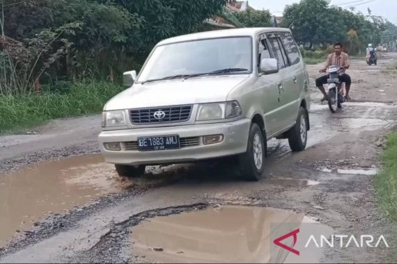 Jalan Rusak Tidak Selalu Karena Ada Beban Berlebih, Dosen ITB Ini Beri Penjelasan Begini - JPNN.COM