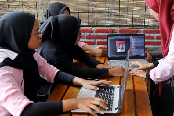 Srikandi Ganjar Fasilitasi Minat Generasi Muda Melalui Pelatihan Desain Grafis - JPNN.COM