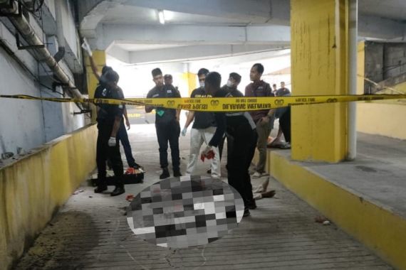 Mayat Lelaki Ditemukan di Parkiran, Diduga Jatuh dari Lantai Empat Pusat Perbelanjaan - JPNN.COM