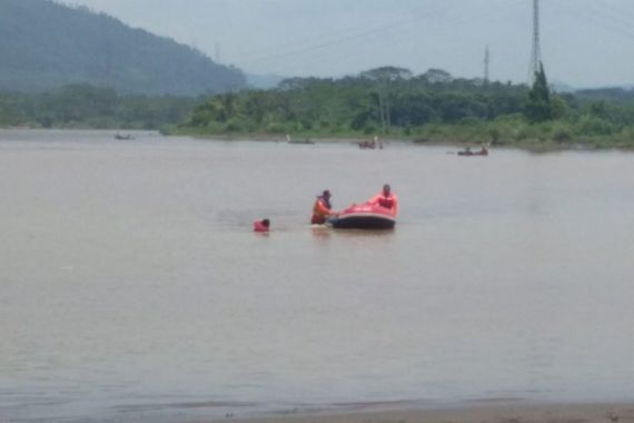 2 Bocah Tenggelam di Sungai Cimandiri, Tim SAR Bergerak - JPNN.COM