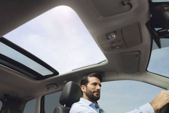 5 Tips Merawat Panoramic Sunroof Mobil - JPNN.COM