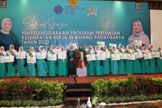 Nduk Nik Bagikan Program TKM untuk Muslimat dan Fatayat se-Banyuwangi - JPNN.COM