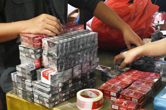 Gempur Rokok Ilegal di Luwu Timur dan Kampar, Bea Cukai Menyisir Warung hingga Pasar - JPNN.COM