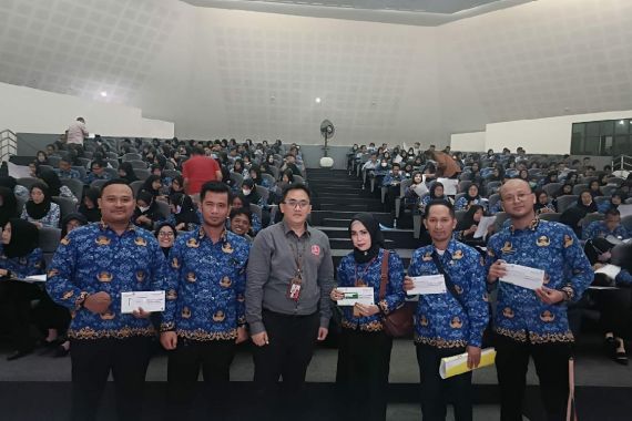 Calon PPPK Guru 2022 Semringah: Buku Rekening Gaji di Tangan, NIP & SK Menyusul - JPNN.COM