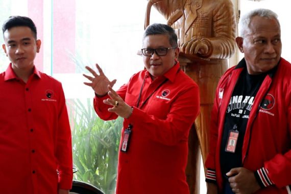 Prabowo Gandeng Gibran, Hasto: PDIP Ini Banteng, Makin Ditekan, Makin Semangat - JPNN.COM