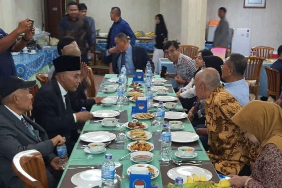 Dahlan Iskan Tidak Menyangka Syekh Panji Pendiri Ponpes Al Zaytun Jago Bahasa Mandarin - JPNN.COM