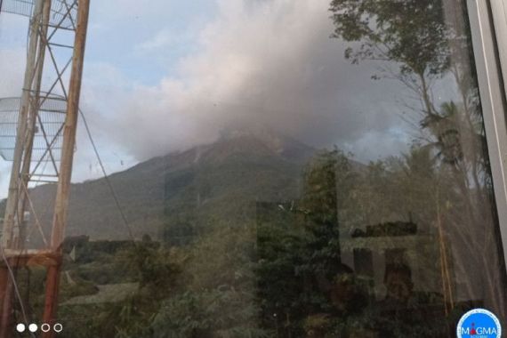 Waspada, Luncuran Lava Pijar Gunung Api Karangetang Mencapai 1.500 Meter - JPNN.COM