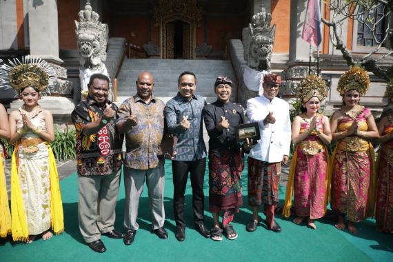 Ajak Plt Ketua Parlemen PNG ke Museum Rudana, Putu: Diplomasi Bilateral Dibuat Informal - JPNN.COM