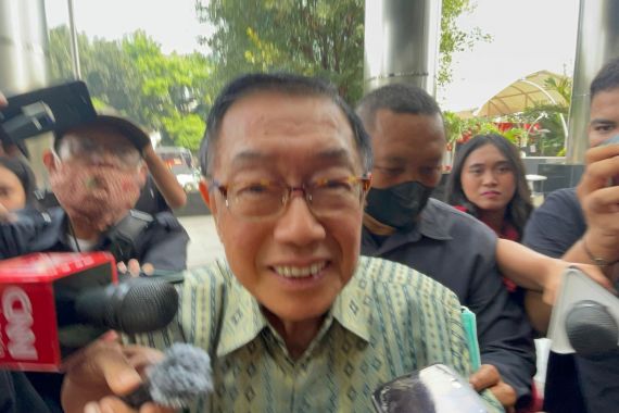 Bos Maspion Datangi KPK terkait Kasus Gratifikasi eks Bupati Saiful Ilah, Lihat Ekspresinya - JPNN.COM