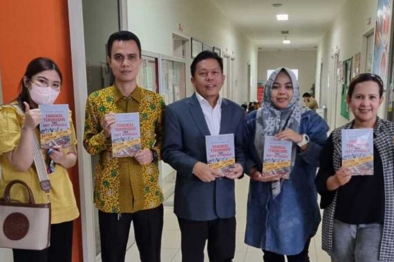 Buku Tangkal Terorisme Diluncurkan, Mengulas Pendekatan Polri dengan Lembut - JPNN.COM