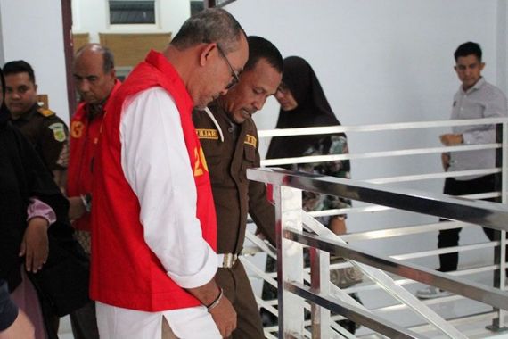 Eks Kepala BKKP3A Aceh Selatan jadi Tersangka Korupsi, Langsung Ditahan Kejari - JPNN.COM
