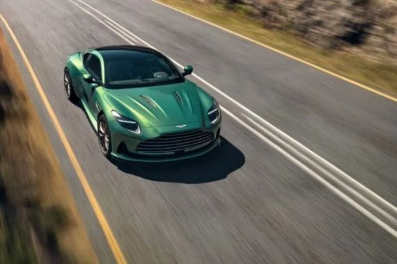 Aston Martin DB12 Dipasangi Mesin V8 Besutan AMG, Diklaim Makin Bertenaga - JPNN.COM