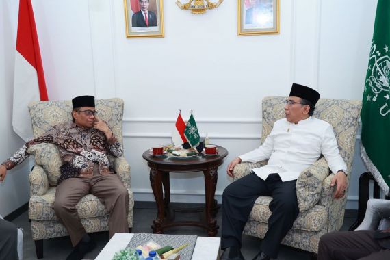 Pak Mahfud Datangi Gus Yahya di PBNU, Bahas Politik Inspiratif - JPNN.COM