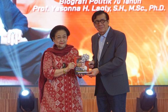 Luncurkan Biografi Politik, Yasonna Beberkan Peran Megawati dan Taufik Kiemas - JPNN.COM