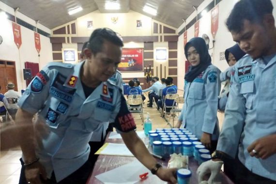 Lapas Tulungagung Tes Urine Warga Binaan dan Sipir, Hasilnya? - JPNN.COM