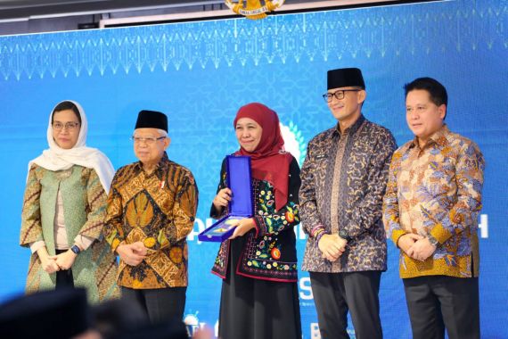 Borong 6 Penghargaan, Jatim Juara Umum Anugerah Adinata Syariah KNEKS - JPNN.COM