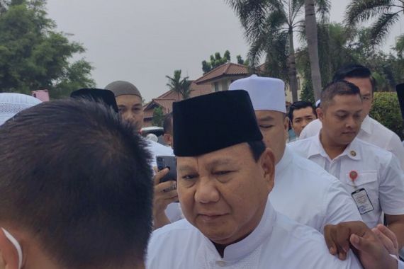 Ganjar dan Prabowo Sama-sama ke Makam, Silakan Bandingkan Suasana Penyambutan - JPNN.COM