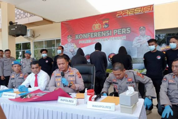 Anggota DPRD Lombok Tengah Tertangkap Basah Sedang Berbuat Terlarang Bareng Mahasiswa - JPNN.COM