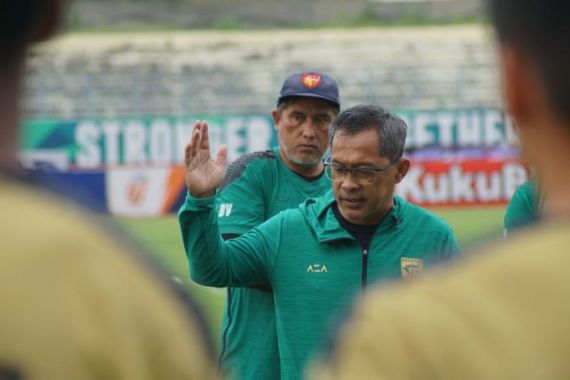 Timnas Indonesia vs Argentina, Aji Santoso Berharap Skuad Garuda Tak Mengubah Gaya Permainan - JPNN.COM