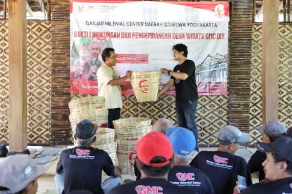 Milenial Loyalis Ganjar Mengembangkan Potensi Desa Wisata Grogol Sleman Melalui Bakti Lingkungan - JPNN.COM