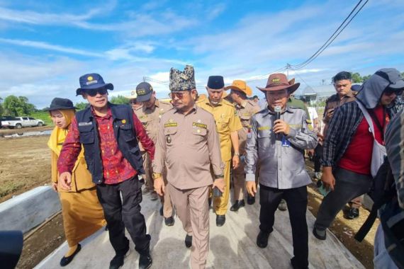 Menteri Pertanian Tinjau Persiapan Pelaksanaan Penas di Padang - JPNN.COM