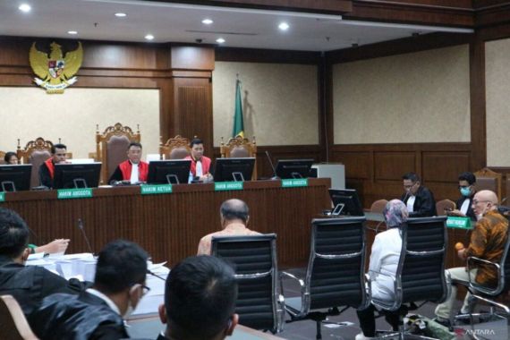 Terlibat Kasus Gratifikasi dan TPPU, eks Dirut Jasindo Dituntut 7 Tahun Penjara - JPNN.COM