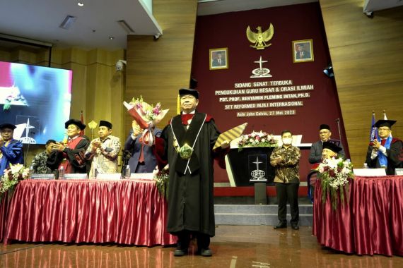 Menag Ucapkan Selamat Atas Pengukuhan Prof Benyamin Jadi Guru Besar Teologi Politik - JPNN.COM