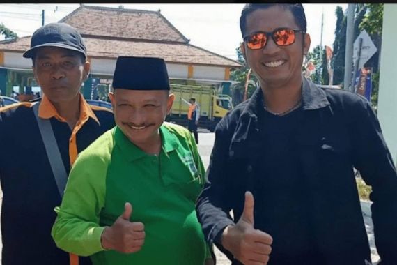 Tersangka Penghina Bupati Situbondo Ditangkap Polisi Seusai Foto Bareng - JPNN.COM