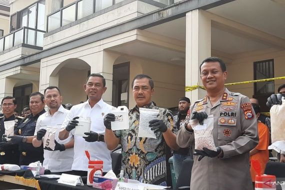 Pabrik Ekstasi di Perumahan Elite Tangerang Dibongkar, Kabareskrim Ungkap Kronologi & Temuan - JPNN.COM