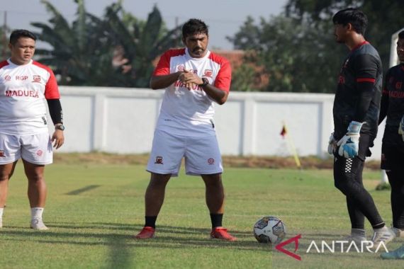 Madura United Datangkan Pelatih Kiper Baru Pengganti Valdir Bardi - JPNN.COM