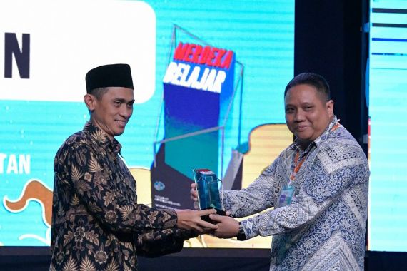 Kemendikbudristek Beri Anugerah Merdeka Belajar kepada Tanoto Foundation, Ini Alasannya - JPNN.COM