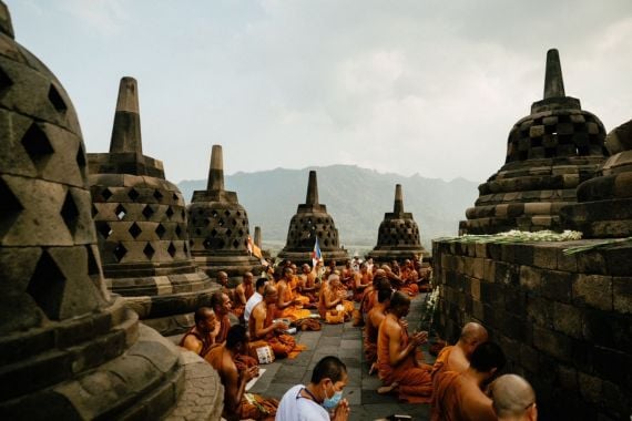 Puncak Perayaan Waisak: Pelataran Candi Borobudur Dibatasi Hanya Untuk Umat Buddha yang Beribadah - JPNN.COM