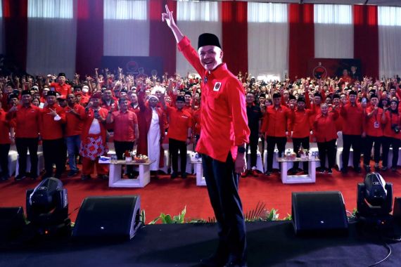 Tepis Warta Media Asing soal Relasi Pak Jokowi dan Bu Mega Retak, Ganjar: Kami Kompak - JPNN.COM