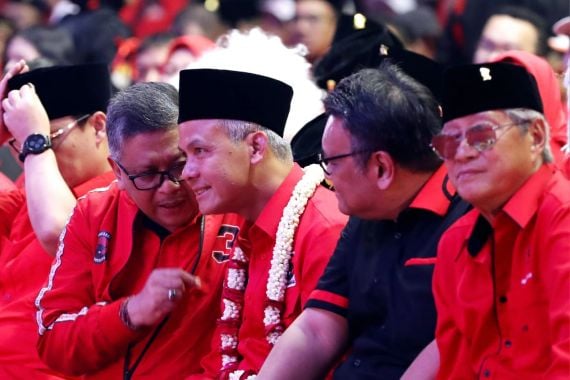 Hasto Sebut Penetapan Ganjar sebagai Capres Sudah Didahului Dialog dengan Jokowi - JPNN.COM