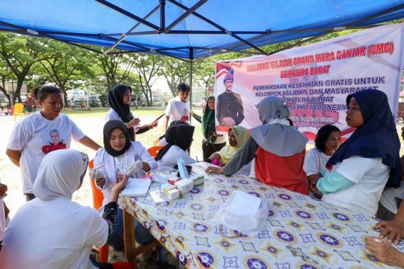 Sukarelawan Orang Muda Ganjar Sumbar Gelar Pengecekan Kesehatan Gratis di Padang - JPNN.COM