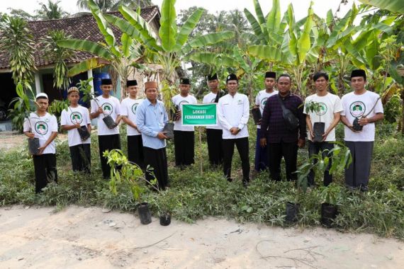 Ratusan Santri di Ponpes Ogan Komering Ilir Dilatih Penanaman Buah - JPNN.COM