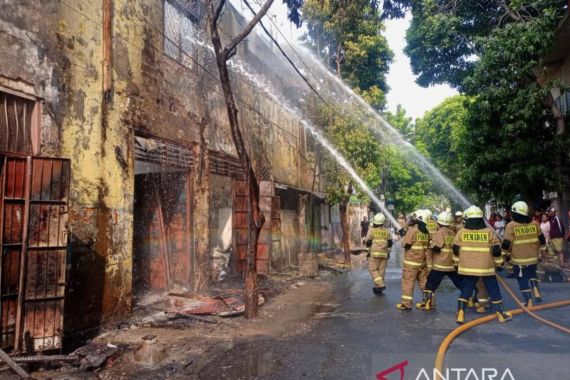 Warkop-Mi Ayam di Kramat Senen Terbakar, Penyebabnya Gegara Ini - JPNN.COM