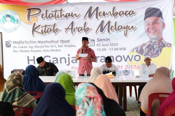 TGS Ganjar Gandeng Majelis Taklim Untuk Lestarikan Aksara Arab Melayu - JPNN.COM