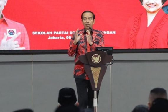 Jokowi Klaim Ada Ancaman Serius yang Memaksanya Harus Cawe-Cawe - JPNN.COM