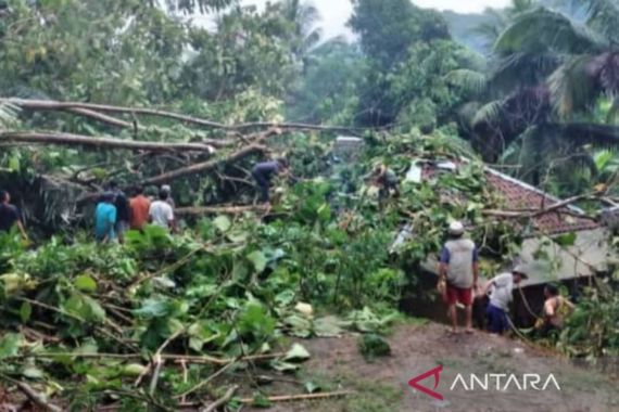 Gempa Sukabumi Merusak Sejumlah Rumah-Jalan Tertutup Longsor di Cianjur - JPNN.COM