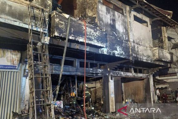 Seorang Warga Tewas Dalam Insiden Kebakaran Pasar Caringin Bandung - JPNN.COM