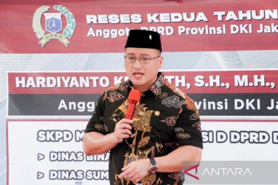 Kenneth PDIP Mendesak Pemprov DKI Bayar Upah PJLP dan Guru Honorer Sesuai UMP - JPNN.COM