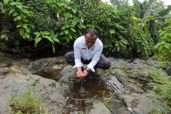Berkat Bantuan Ganjar, Ribuan Warga Desa di Kaki Gunung Slamet tak Lagi Kesulitan Air Bersih - JPNN.COM
