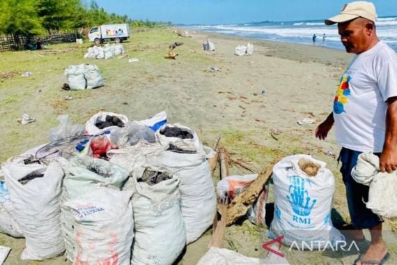 Batu Bara Tumpah di Laut Aceh Barat, Perusahaan Tambang Buang Badan - JPNN.COM