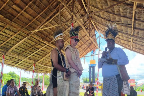 Karnaval Adat Kaimana Jadi Ajang Pengenalan Budaya Tradisional Kepada Generasi Muda - JPNN.COM