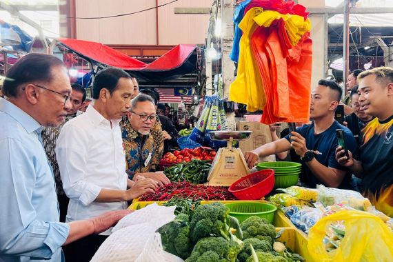 Mendag Zulkifli Hasan Dampingi Jokowi Kunjungi Pasar Chow Kit di Malaysia - JPNN.COM