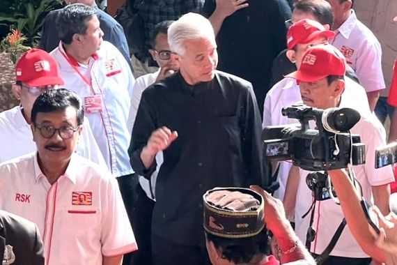 Ganjar Beberkan Cara Jokowi Unjuk Nyali, Dicap Plonga-plongo tetapi Sukses Ambil PTFI - JPNN.COM