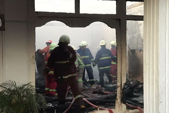 Detik-Detik Ibu & Dua Anaknya Tewas dalam Kebakaran, Upaya Penyelamatan Adiknya Bikin Terenyuh - JPNN.COM